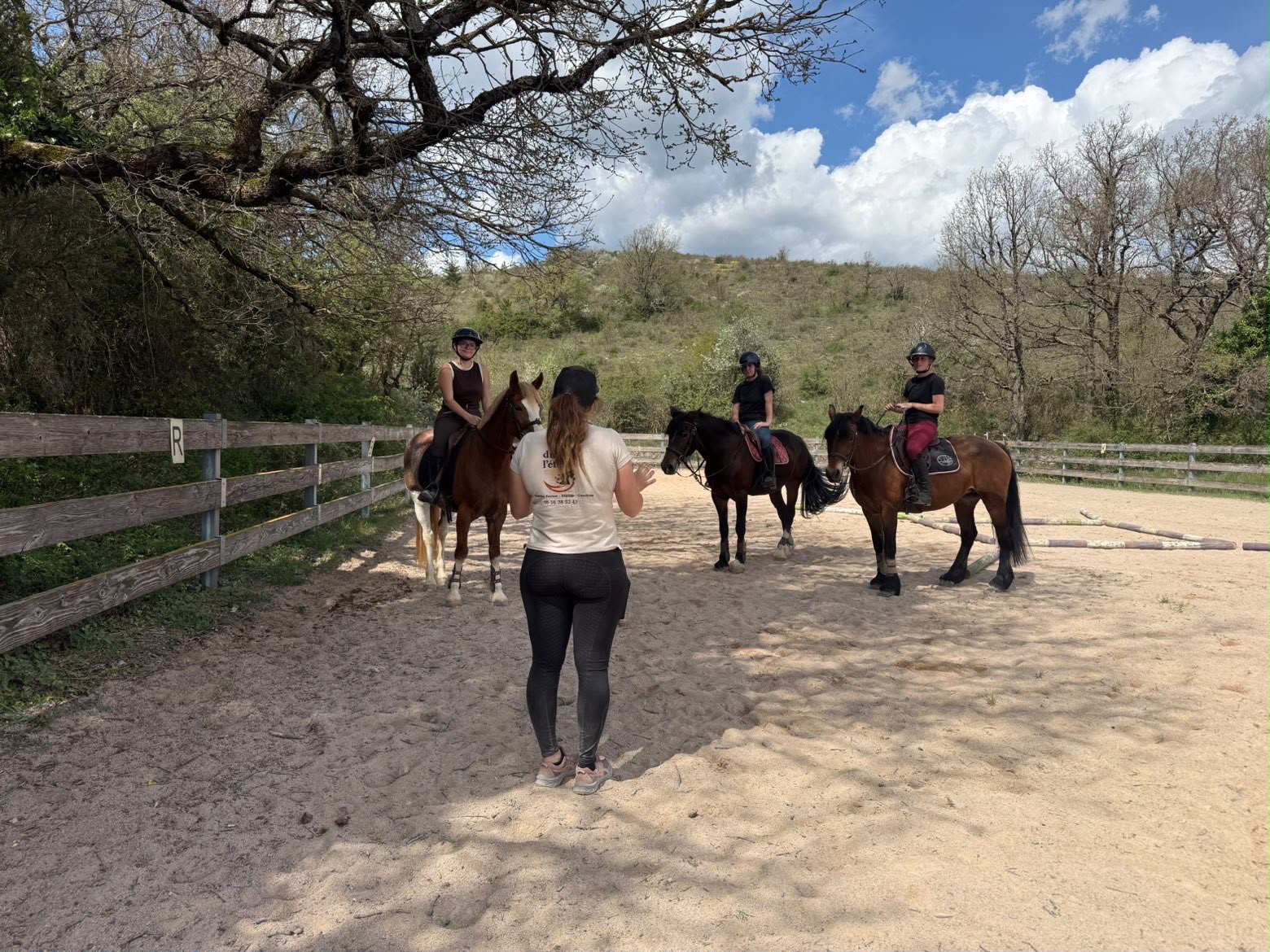 Séance de cours d'équitation encadrée